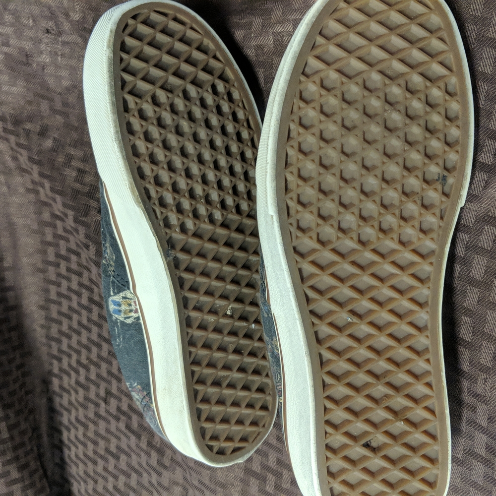 Vans - Picture 12 of 15